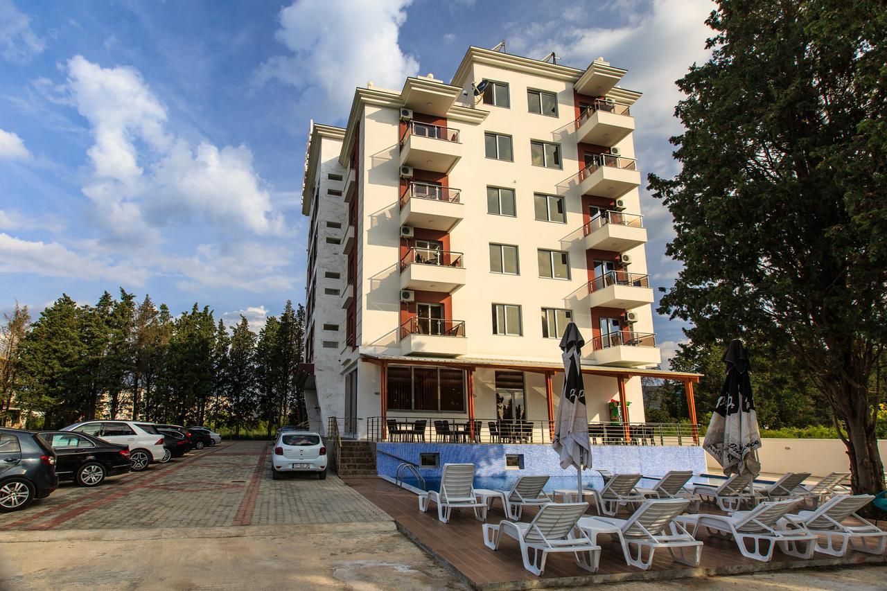 Hotel Hoti II Улцин Екстериор снимка